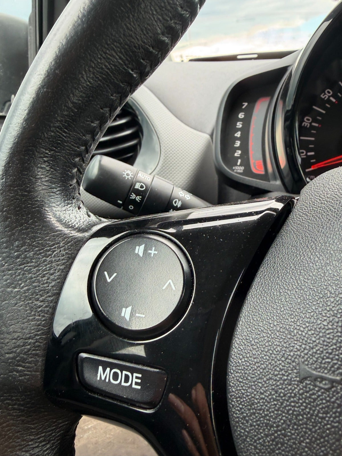 Sort Peugeot 108 fra 2018