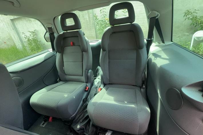 Sort VW Sharan fra 2010