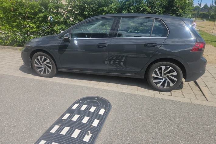 Grå VW Golf VIII fra 2021