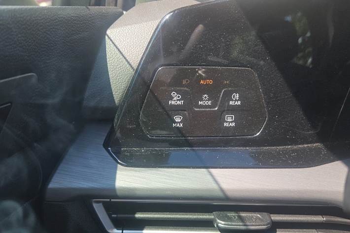 Grå VW Golf VIII fra 2021