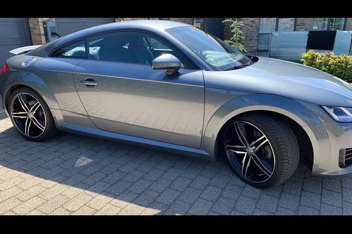 Grå Audi TT fra 2015