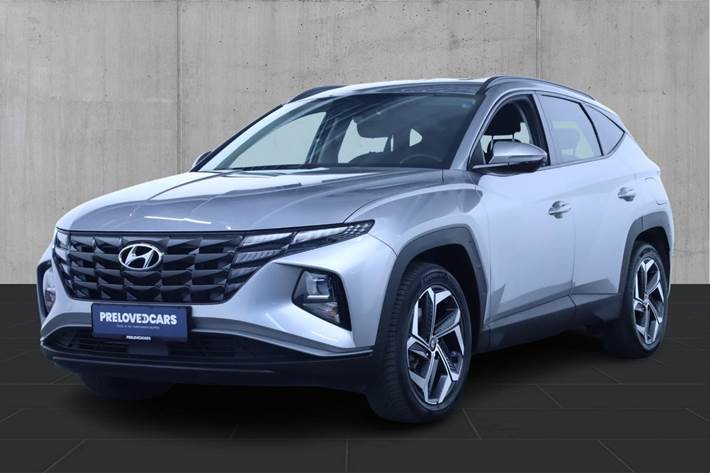 Sølv Hyundai Tucson fra 2022 set udefra