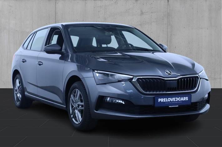 Grå Skoda Scala fra 2023
