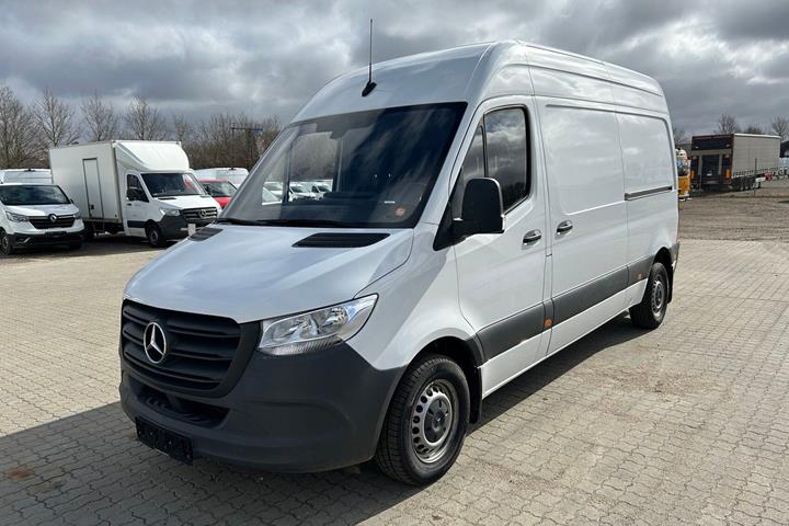 Hvid Mercedes Sprinter 215 fra 2022