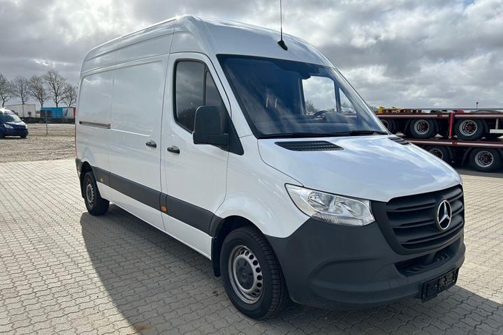 Hvid Mercedes Sprinter 215 fra 2022