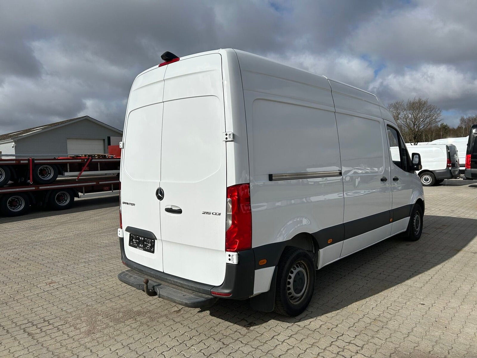 Hvid Mercedes Sprinter 215 fra 2022
