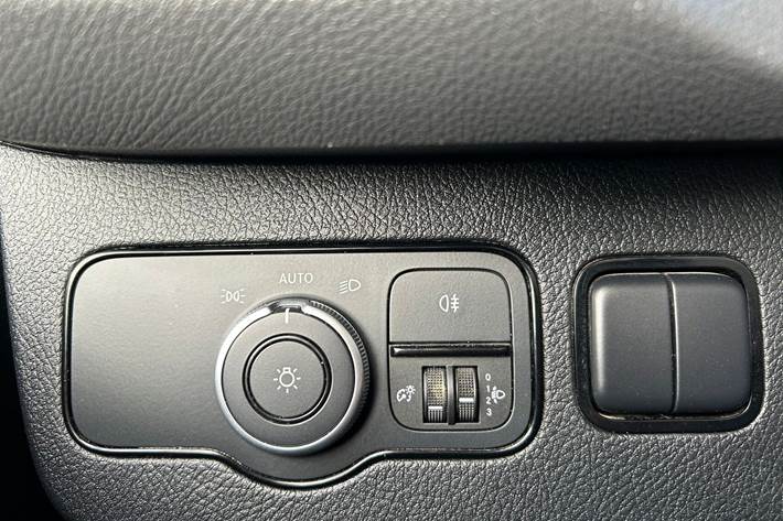 Hvid Mercedes Sprinter 215 fra 2022
