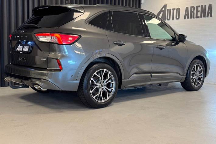 Grå Ford Kuga fra 2020
