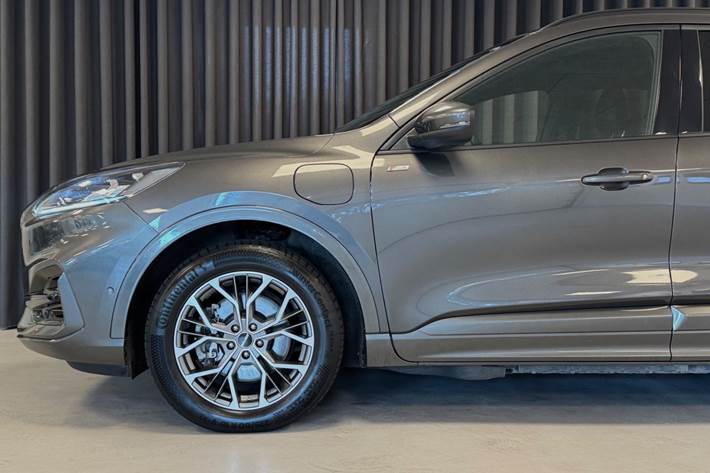 Grå Ford Kuga fra 2020
