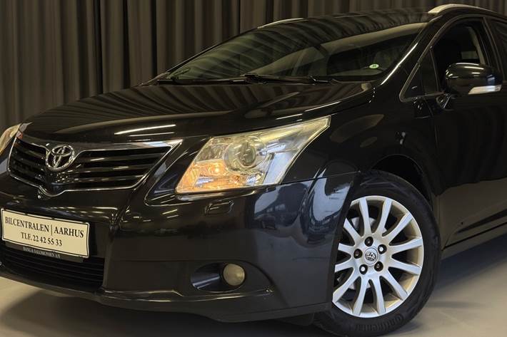 Sort Toyota Avensis fra 2011