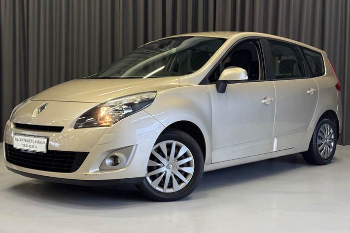 Orange Renault Grand Scenic III fra 2012