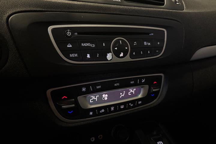 Orange Renault Grand Scenic III fra 2012
