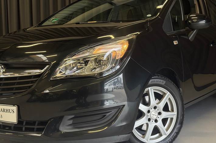 Sort Opel Meriva fra 2015