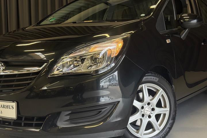 Sort Opel Meriva fra 2015