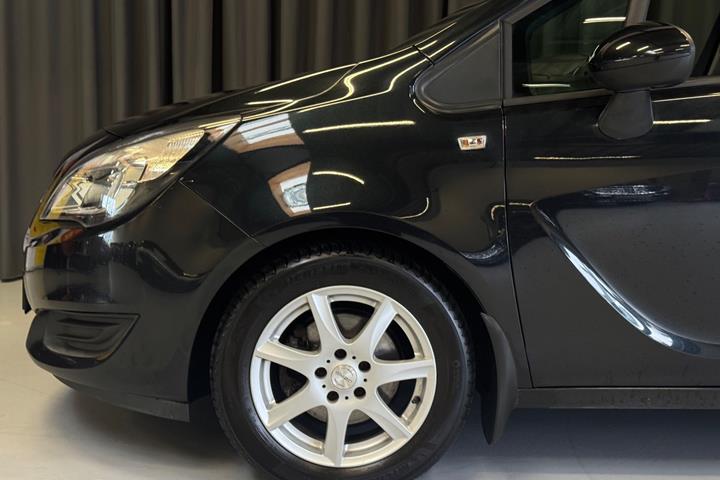 Sort Opel Meriva fra 2015