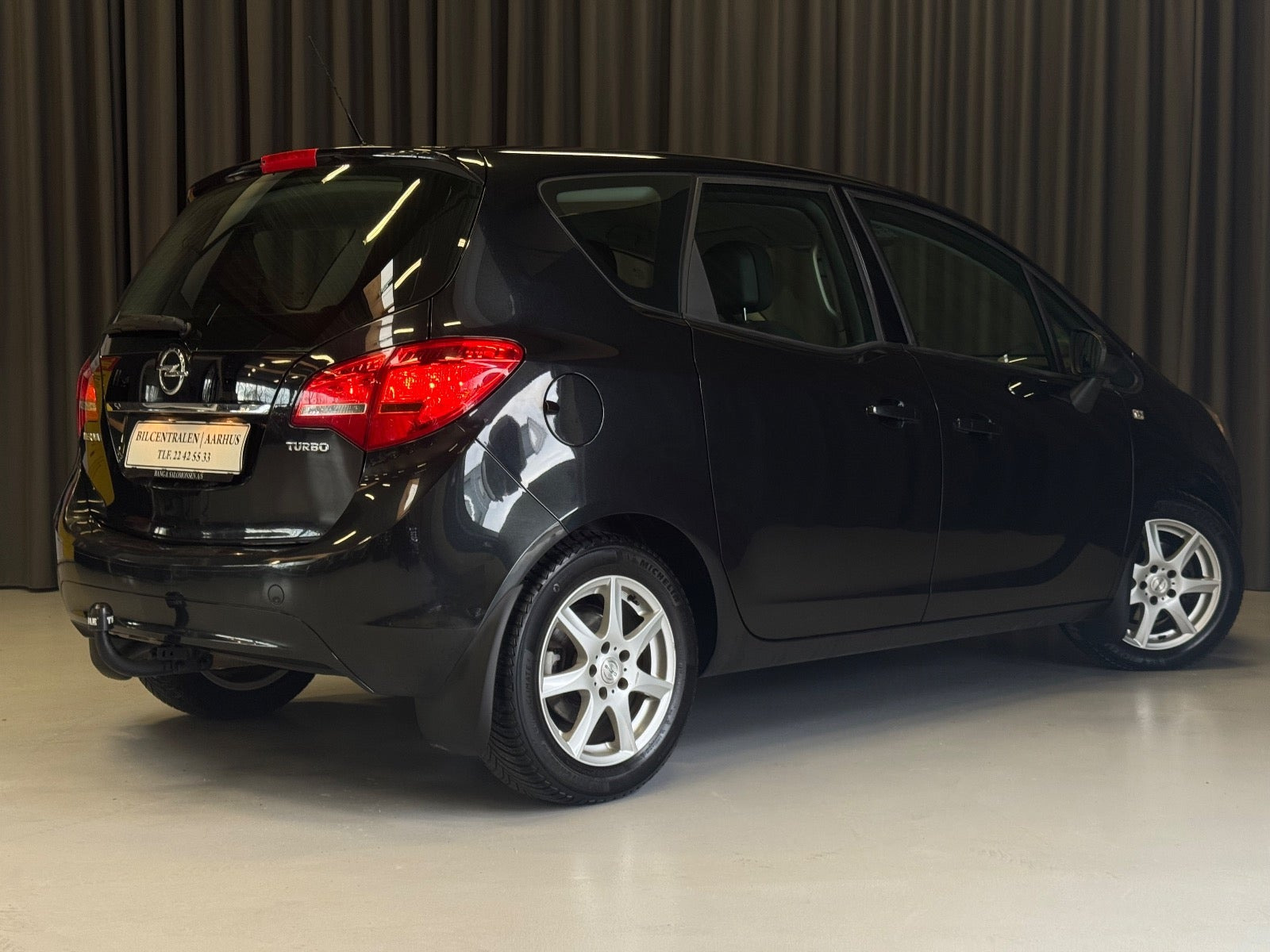 Sort Opel Meriva fra 2015