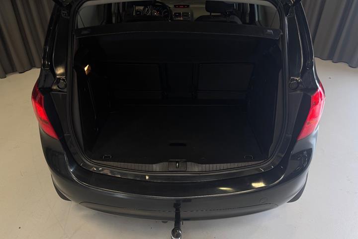 Sort Opel Meriva fra 2015