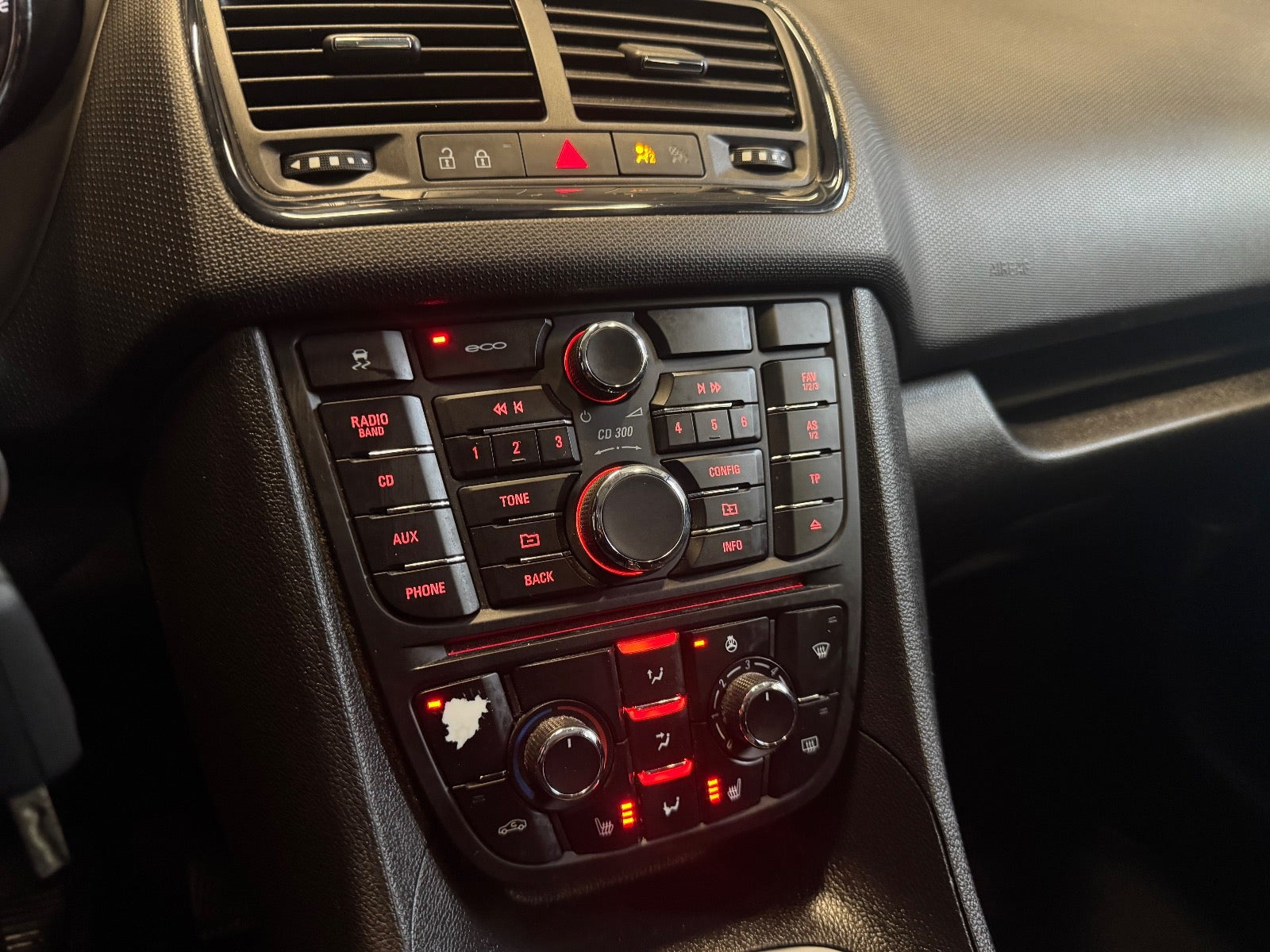 Sort Opel Meriva fra 2015