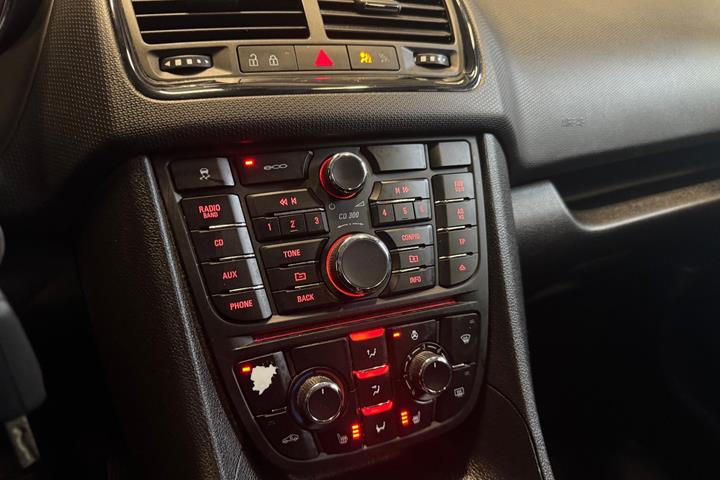 Sort Opel Meriva fra 2015