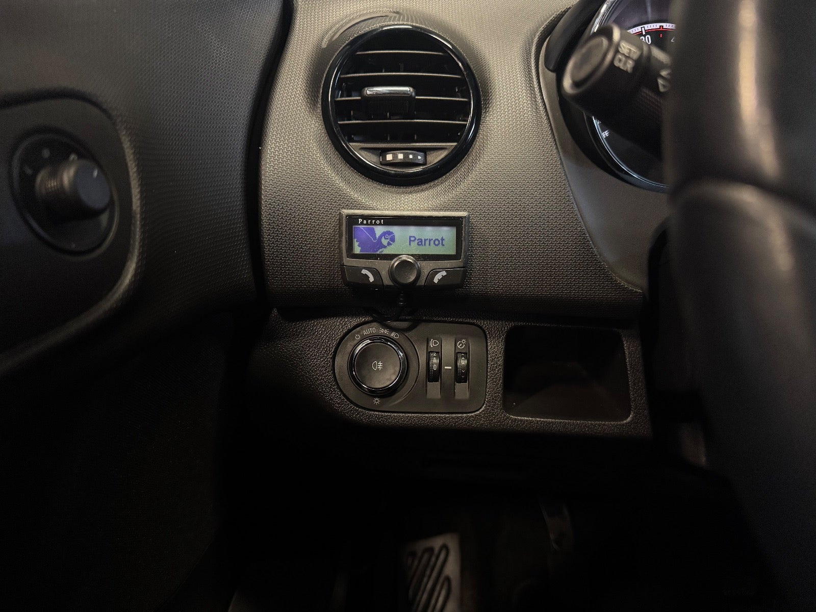 Sort Opel Meriva fra 2015