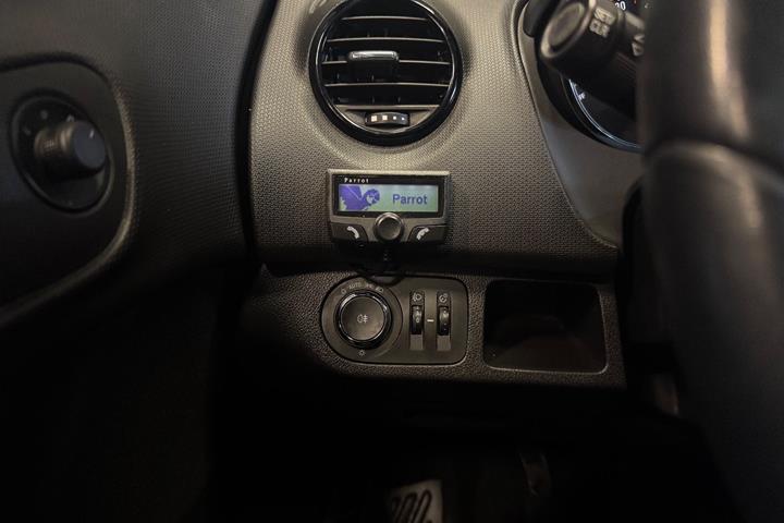 Sort Opel Meriva fra 2015