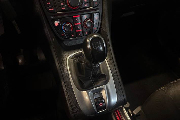 Sort Opel Meriva fra 2015