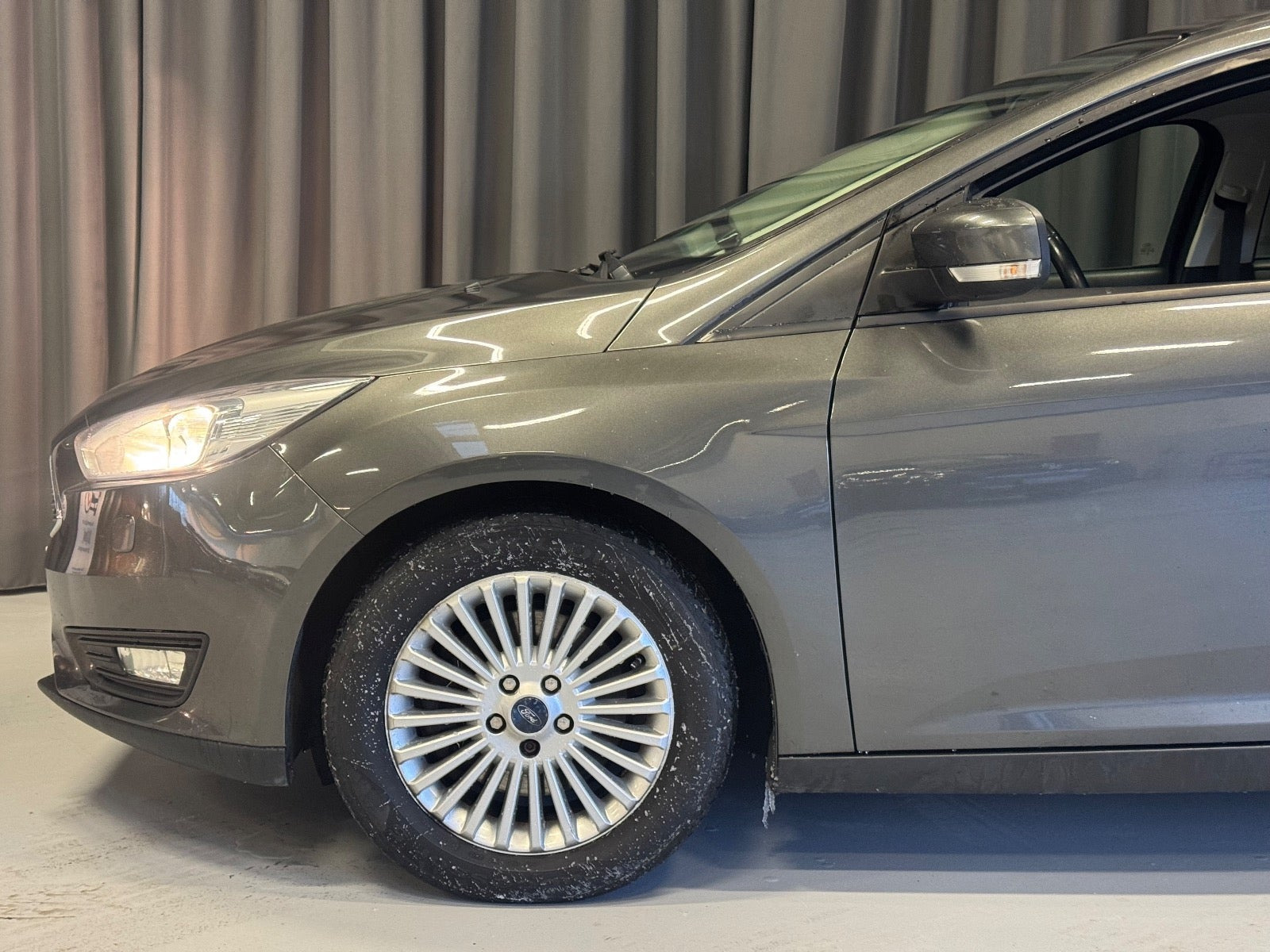 Grå Ford Focus fra 2017
