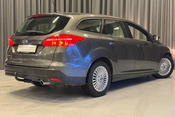 Grå Ford Focus fra 2017