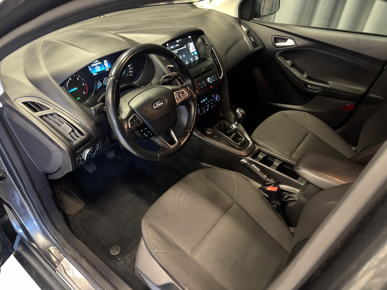 Grå Ford Focus fra 2017