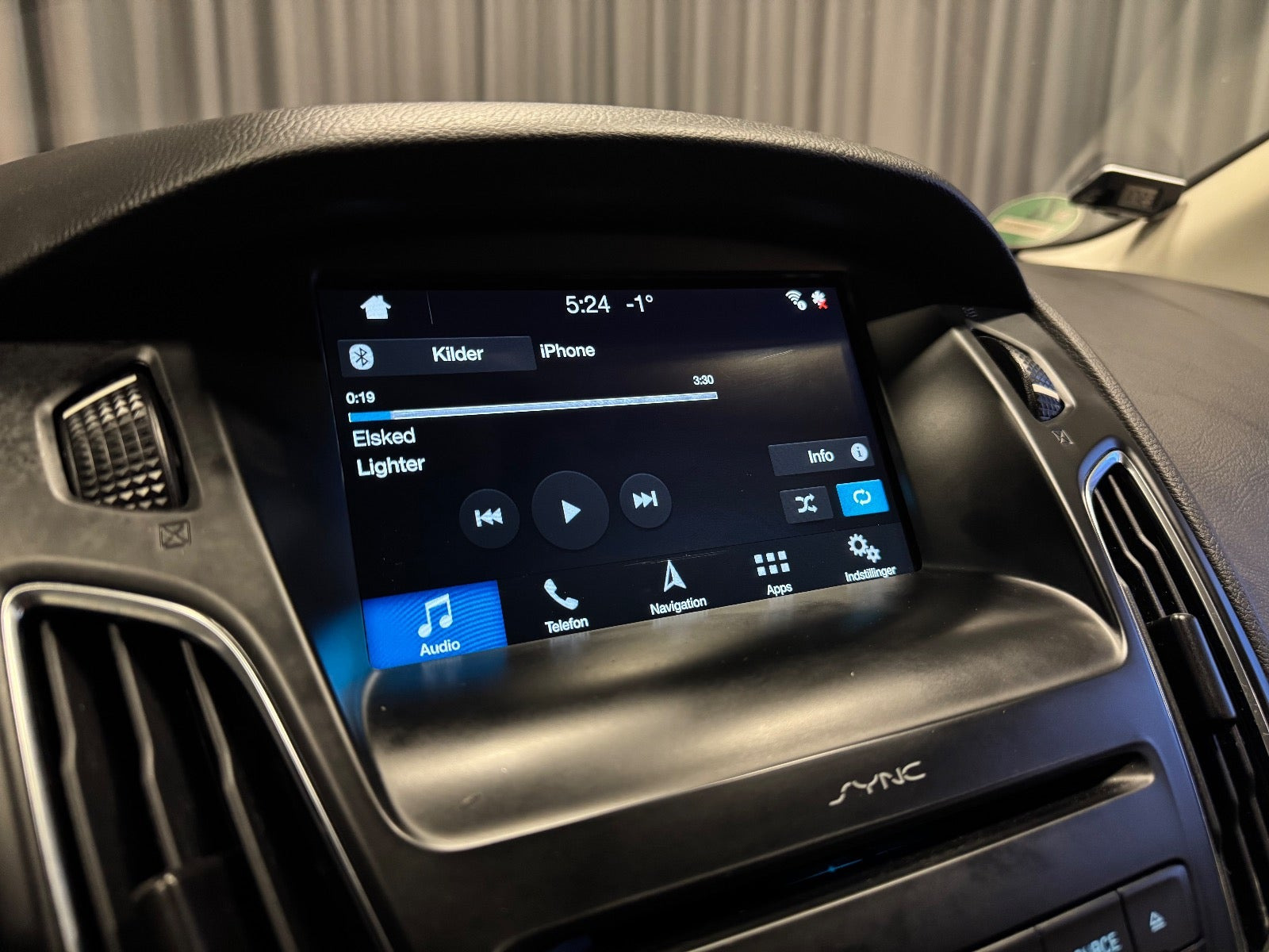 Grå Ford Focus fra 2017