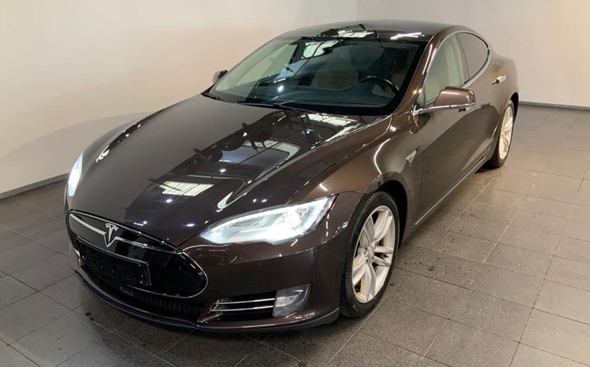 Tesla Model S 85