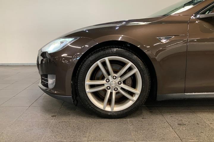 Brun Tesla Model S fra 2014