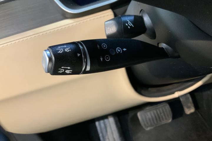 Brun Tesla Model S fra 2014