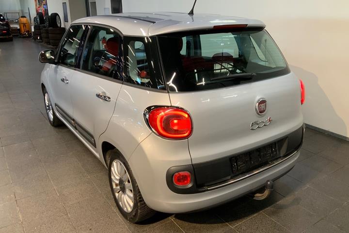 Sølv Fiat 500L fra 2012