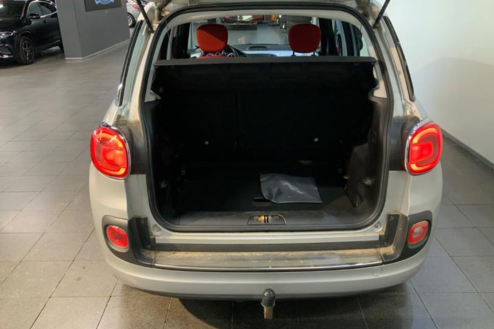 Sølv Fiat 500L fra 2012