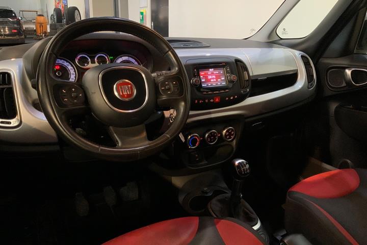Sølv Fiat 500L fra 2012