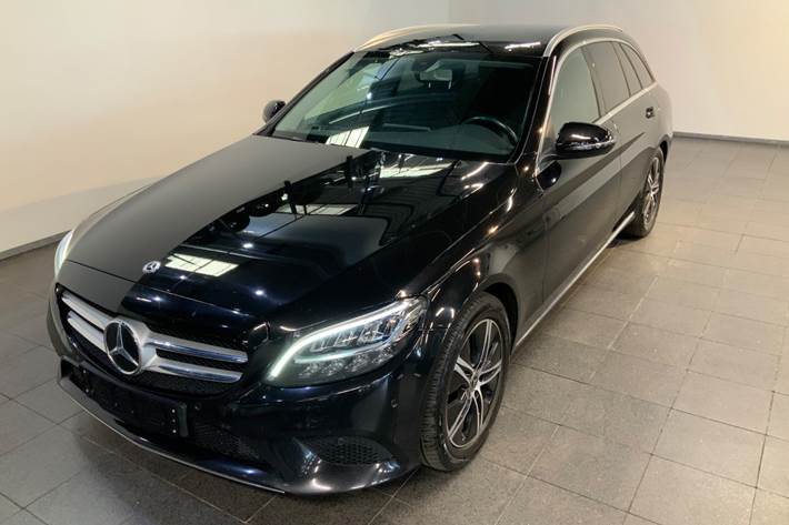 Sort Mercedes C220 d fra 2020 set udefra