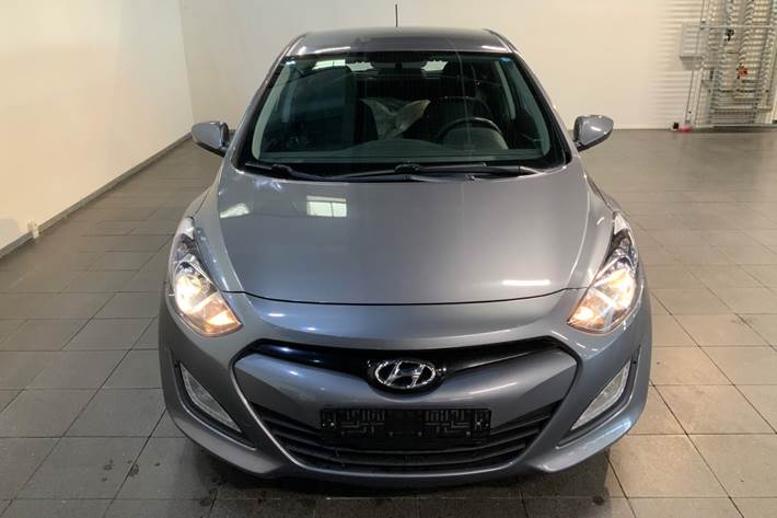 Grå Hyundai i30 fra 2012