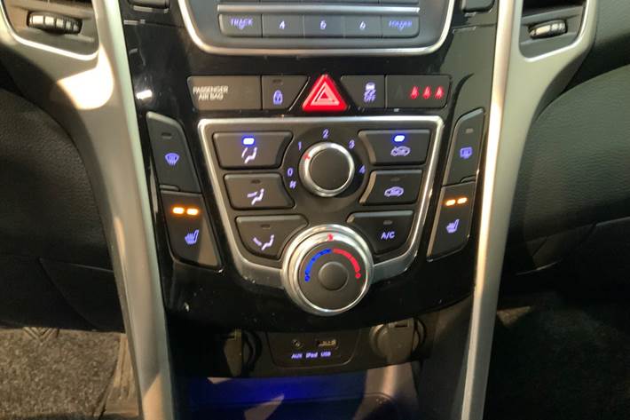 Grå Hyundai i30 fra 2012