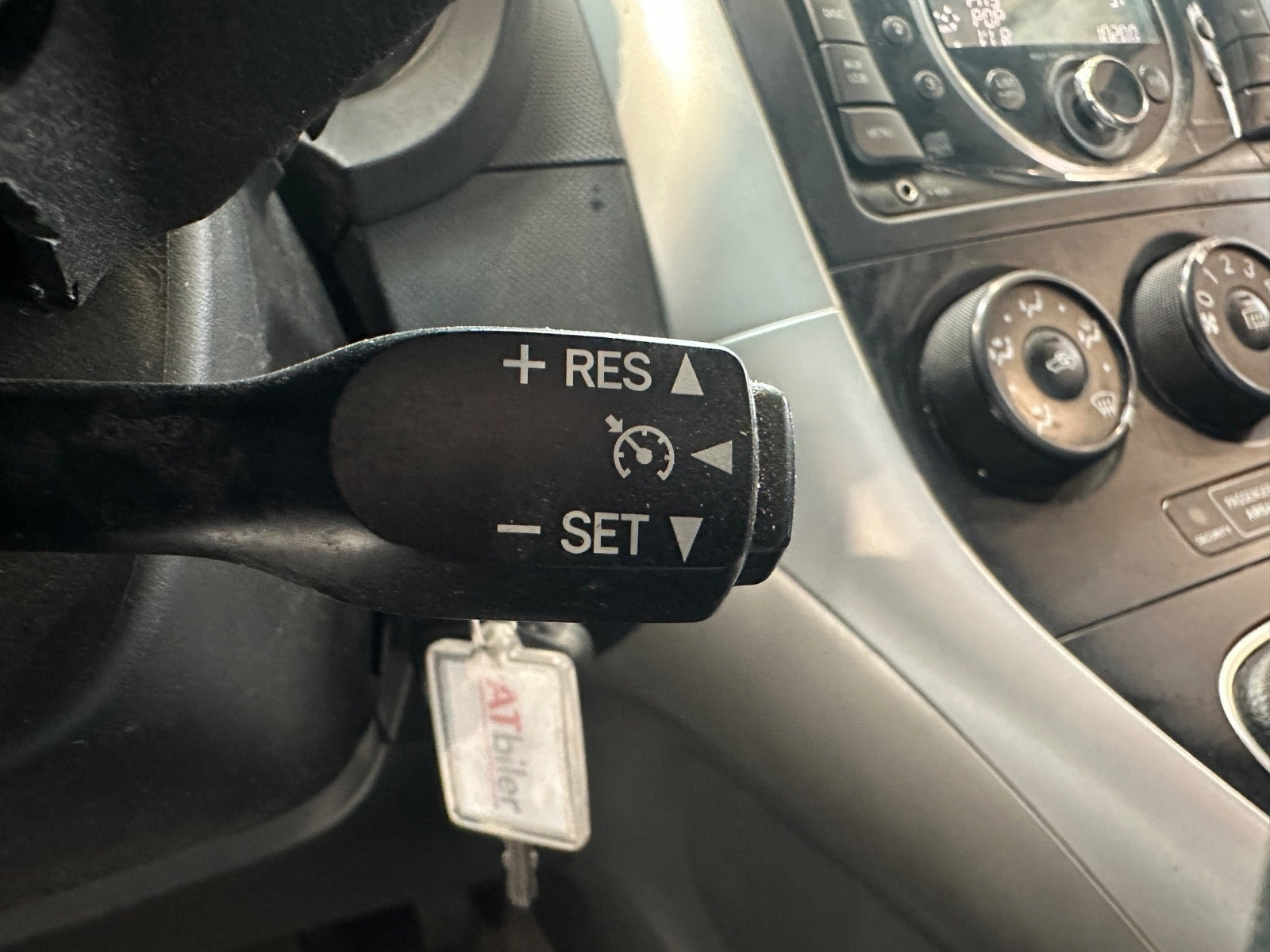 Grå Toyota Auris fra 2010