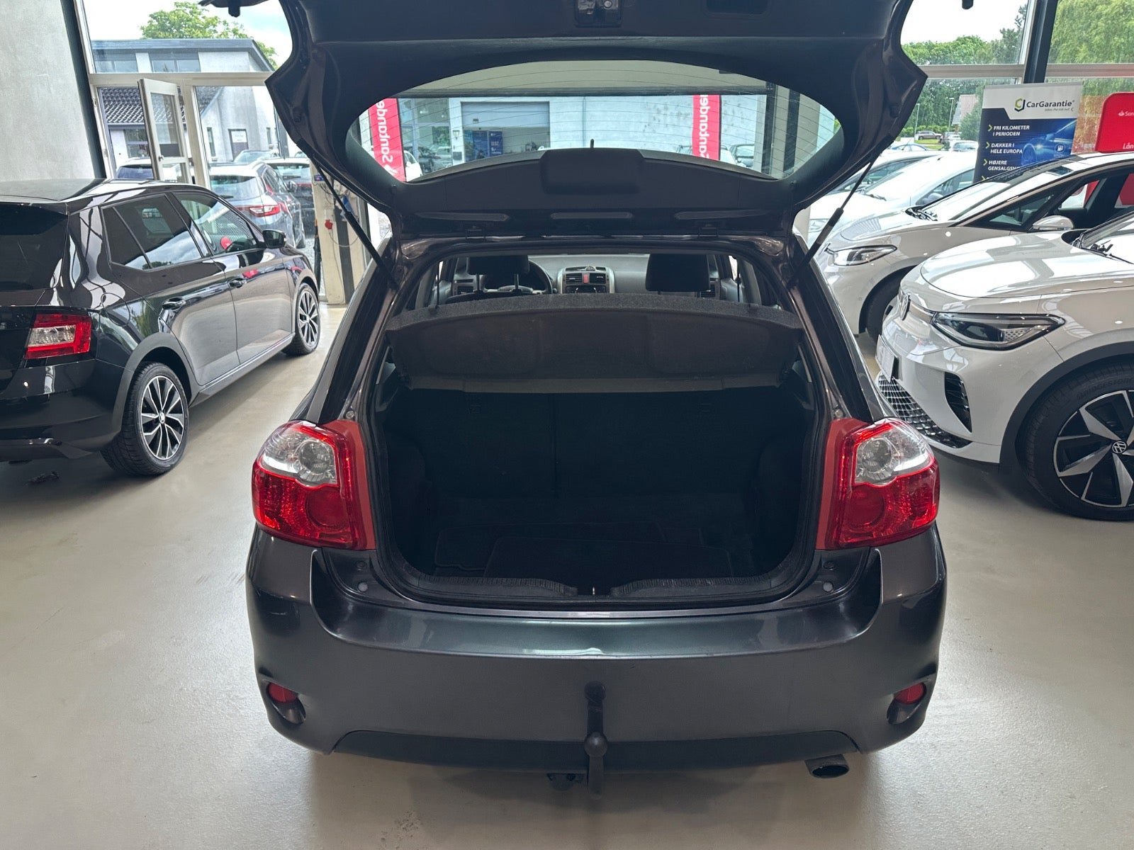 Grå Toyota Auris fra 2010