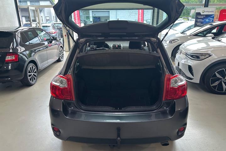 Grå Toyota Auris fra 2010