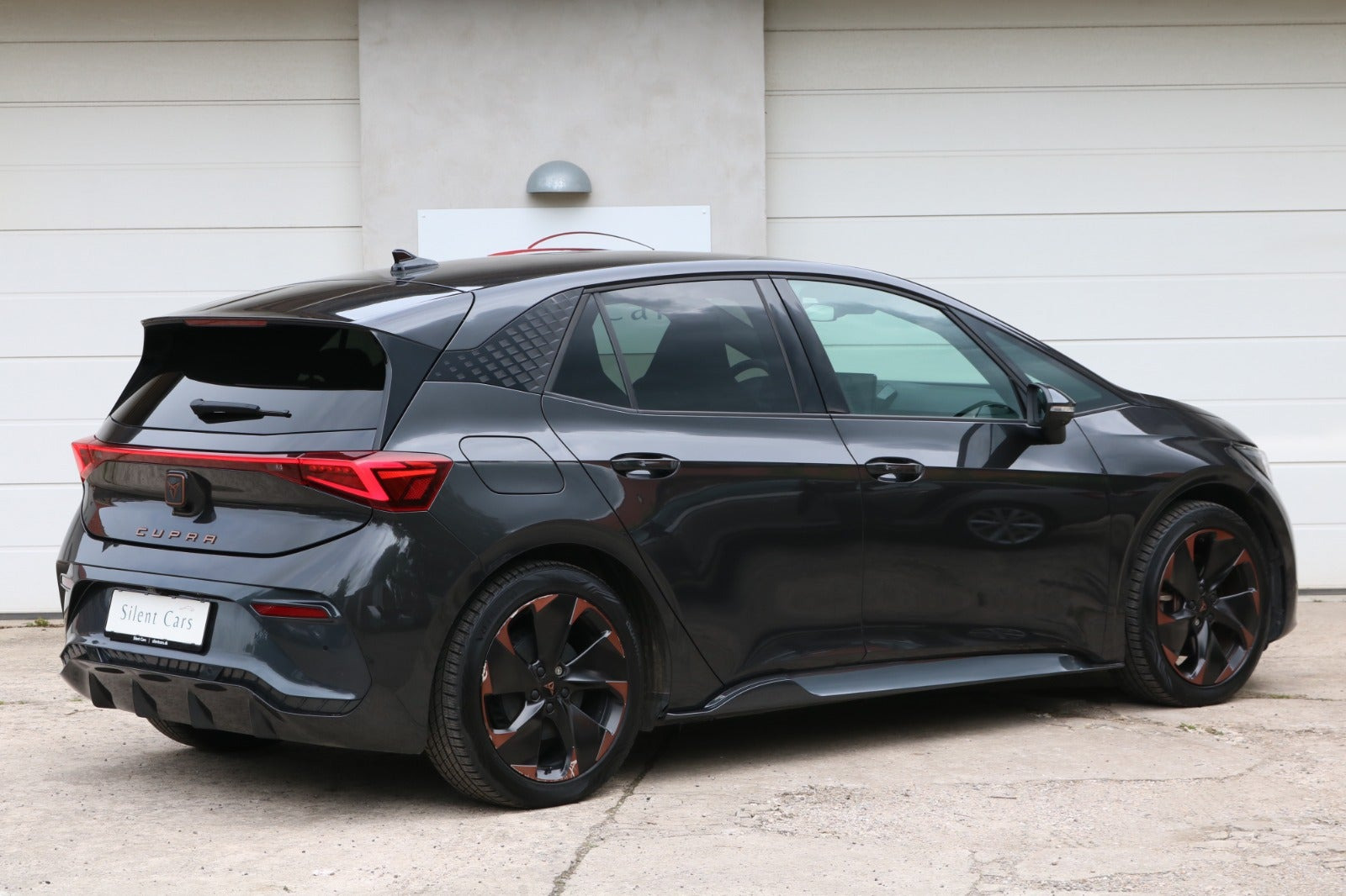 Grå Cupra Born fra 2023