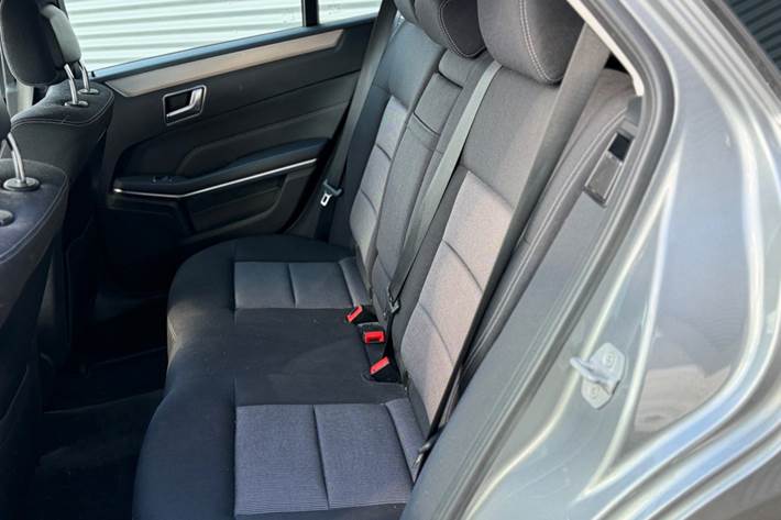 Sølv Mercedes E220 fra 2013