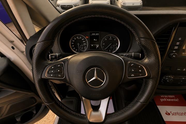 Hvid Mercedes Vito 114 fra 2023