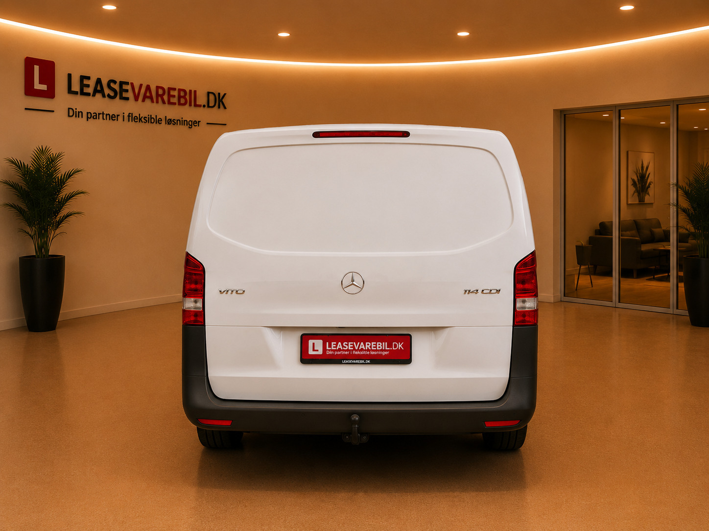 Hvid Mercedes Vito 114 fra 2023