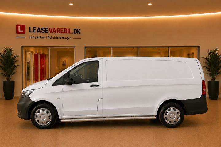 Hvid Mercedes Vito 114 fra 2023