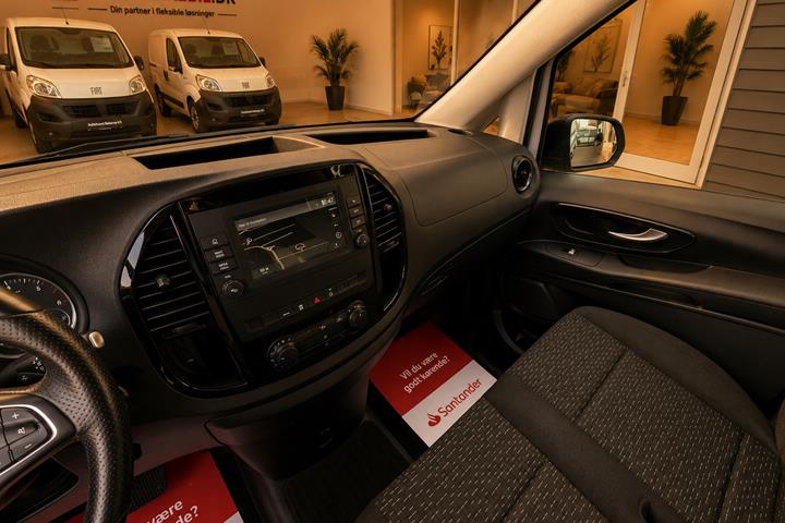 Hvid Mercedes Vito 114 fra 2023