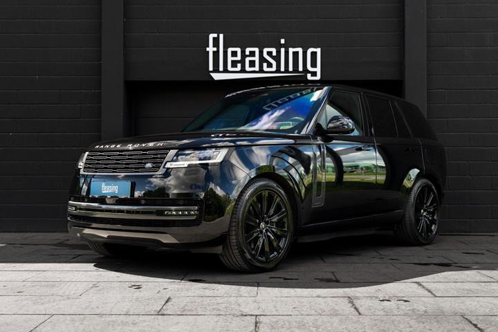 Sort Land Rover Range Rover fra 2024 set udefra