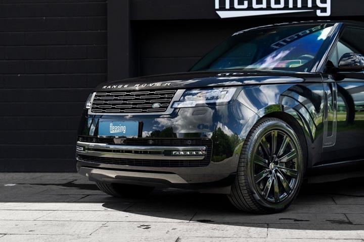 Sort Land Rover Range Rover fra 2024